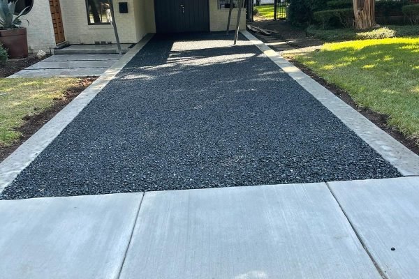 Tejas black gravel driveway
